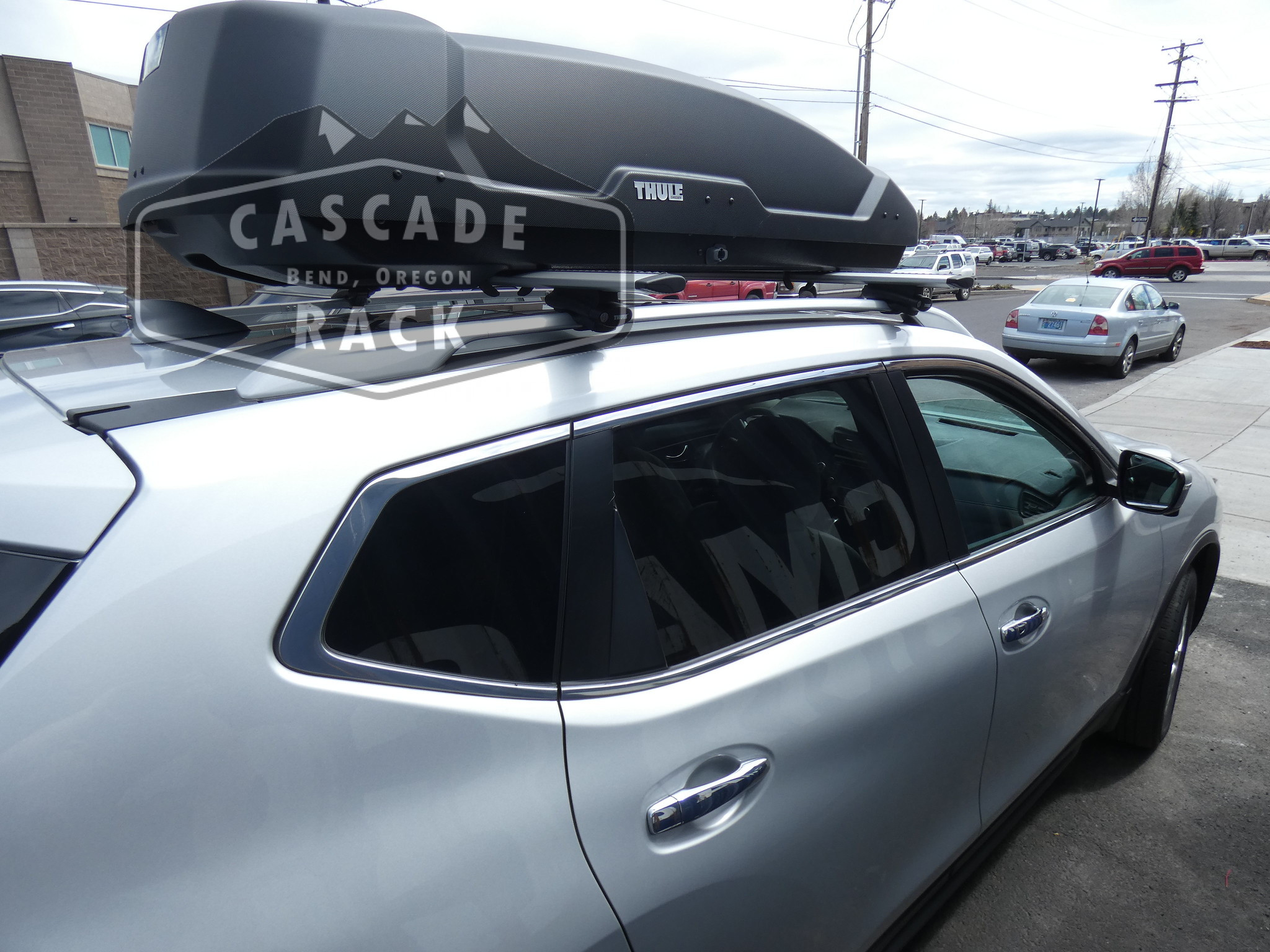 2017 Nissan Rogue – Base Rack and Roof Top Cargo Box – Thule