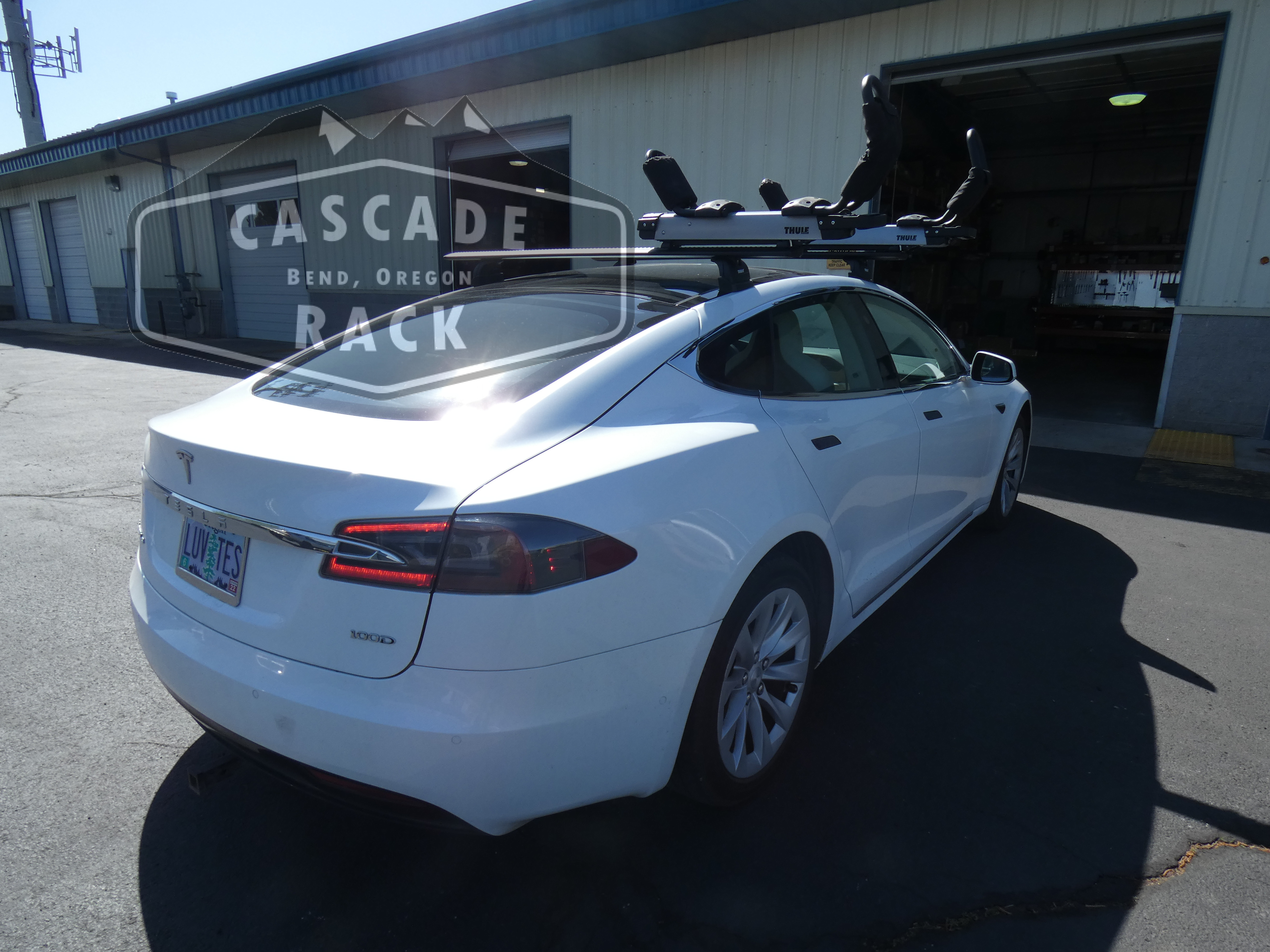 2018 Tesla Model S - Crossbars and Kayak Rack - Thule