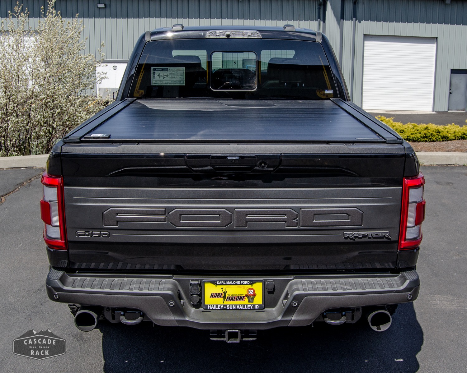 2022 Ford F150 Raptor - Truck Bed Cover - Retrax
