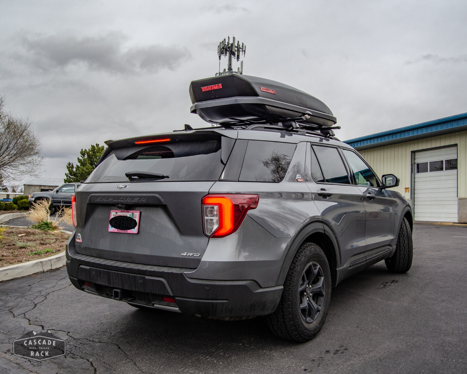 2021 Ford Explorer - Crossbars and Cargo Box - Yakima 