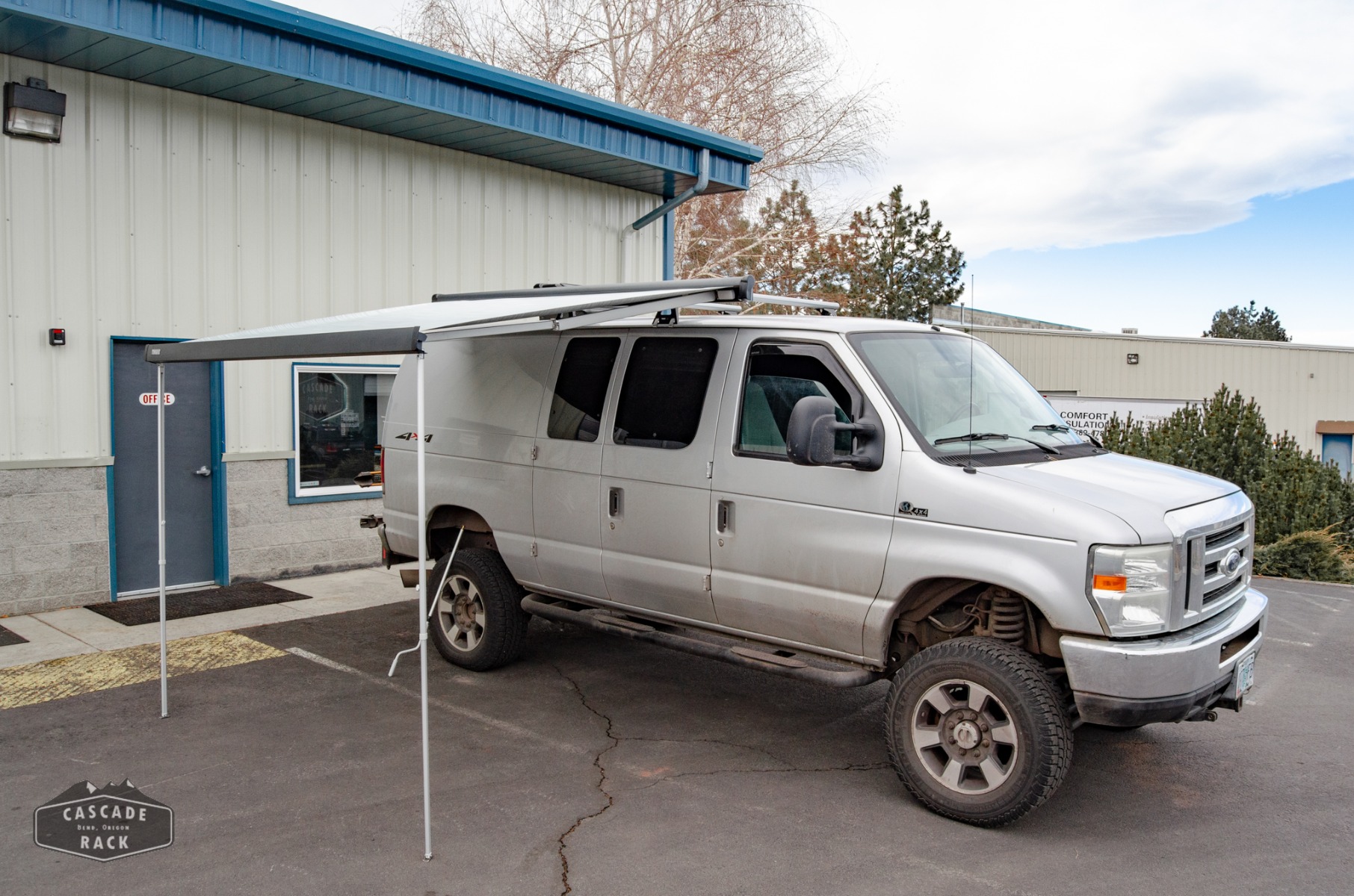 2008 Ford E350 - Crossbars and Awning - Thule